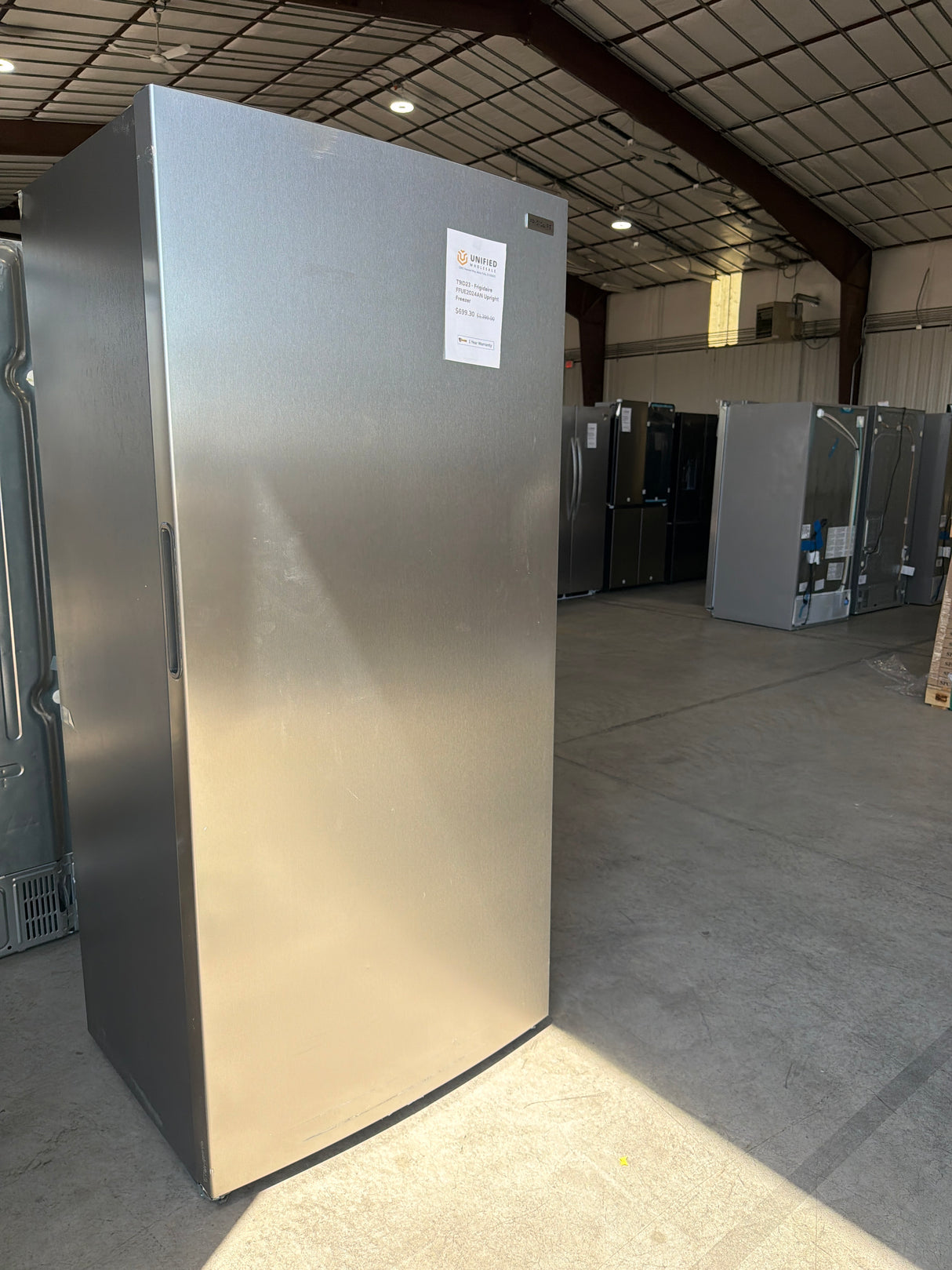 T9ID21 - Frigidaire FFUE2022AF Upright Freezer