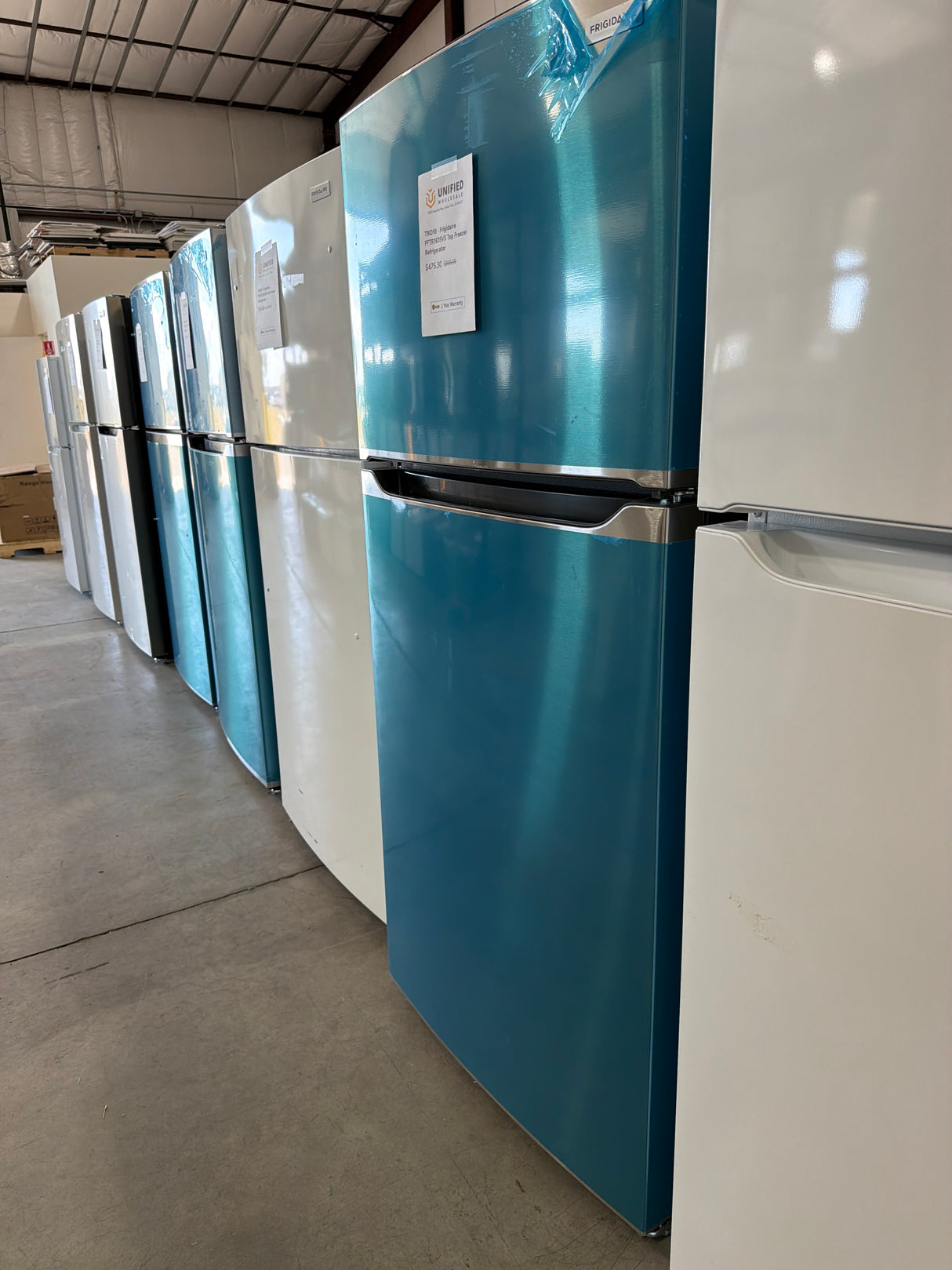 T9ID18 - Frigidaire FFTR1835VS Top Freezer Refrigerator