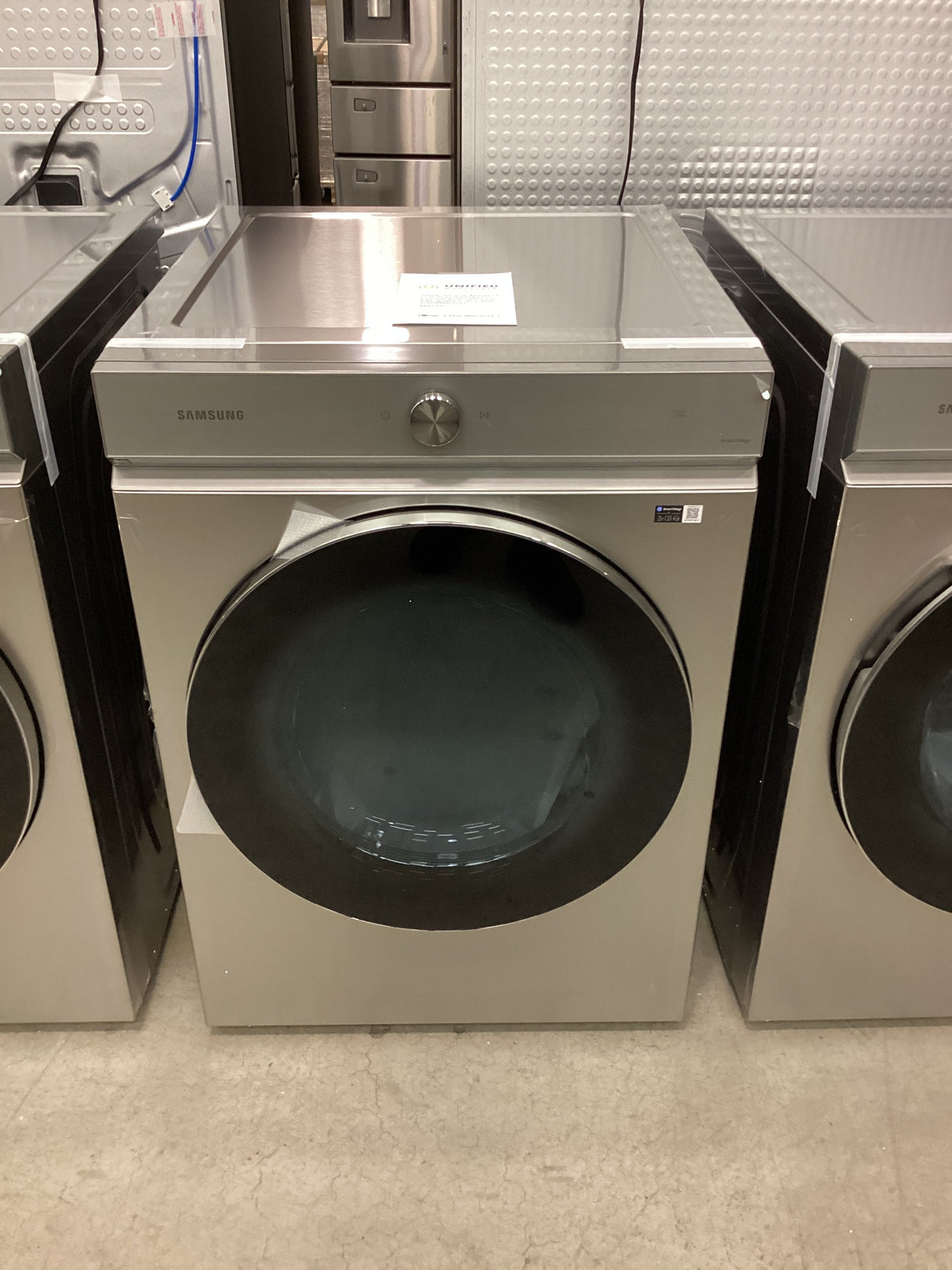 T3ID09 - Samsung - Bespoke 7.6 cu. ft. Ultra Capacity Electric Dryer with AI Optimal Dry and Super Speed Dry - Silver Steel DVE53BB8900TA3