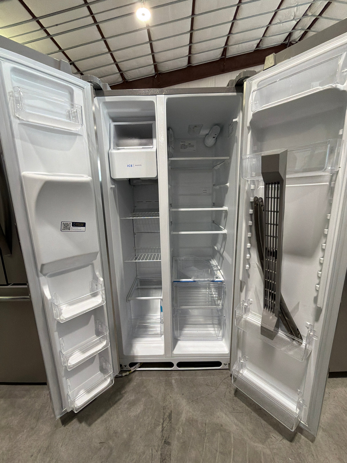 T9ID39 - Frigidaire FRSS2323AS Side-by-Side Refrigerator