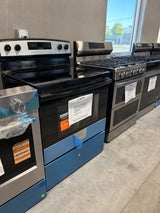 Amana 30 in. Freestanding Electric Range AER6303MMS - scratch and dent, Nampa ID (photo 2)