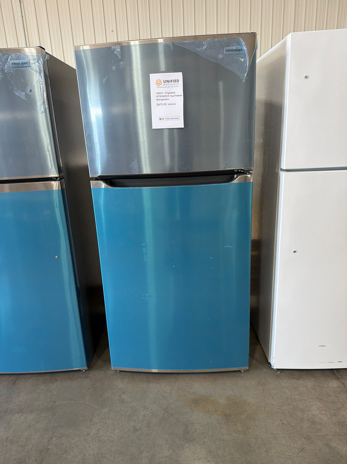 T9ID17 - Frigidaire FFTR1835VS Top Freezer Refrigerator