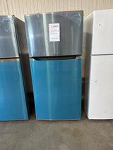 T9ID17 - Frigidaire FFTR1835VS Top Freezer Refrigerator
