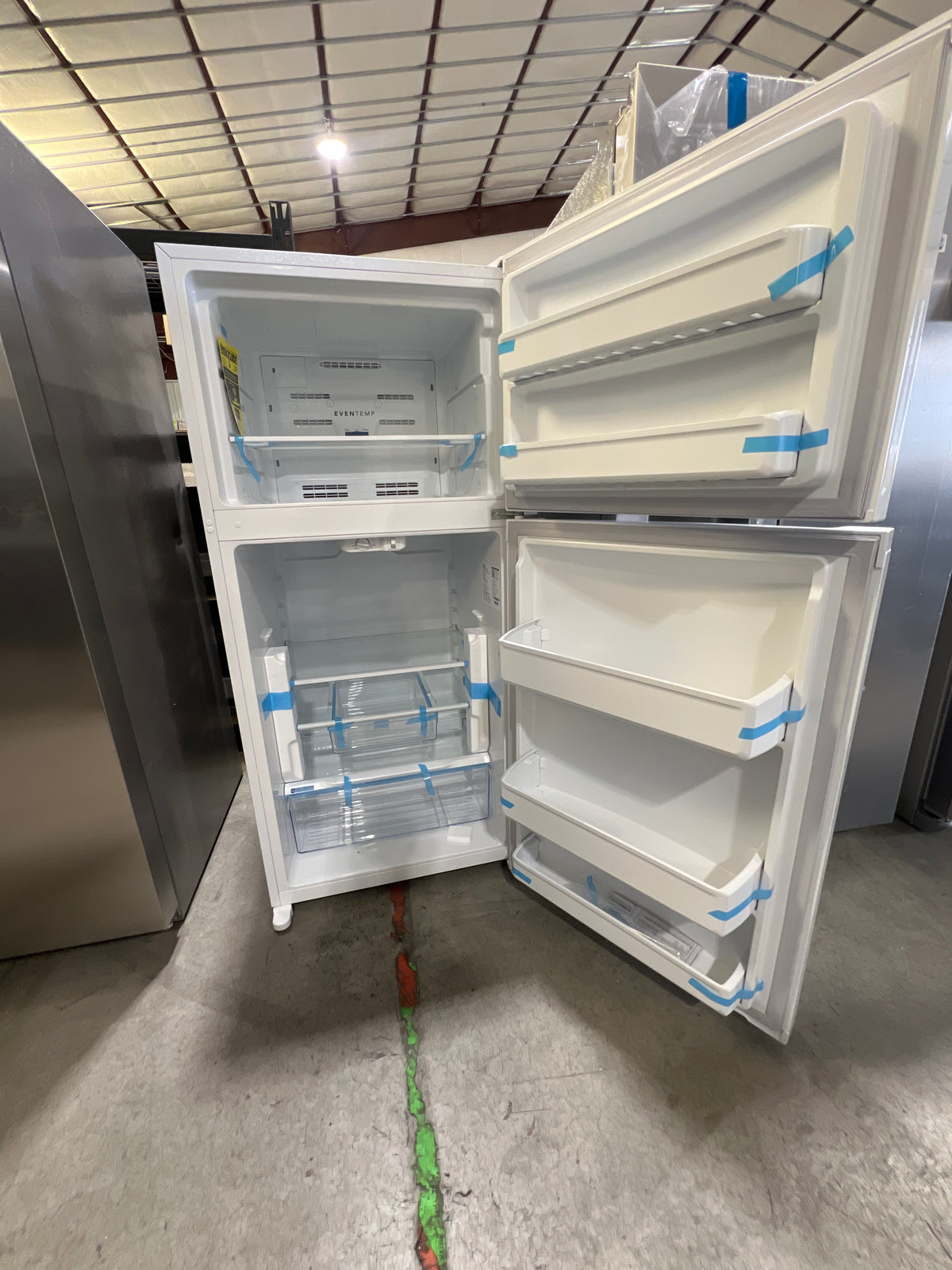 T5ID29 Frigidaire - 13.9 Cu. Ft. Top Freezer Refrigerator - White FFTR1425VW