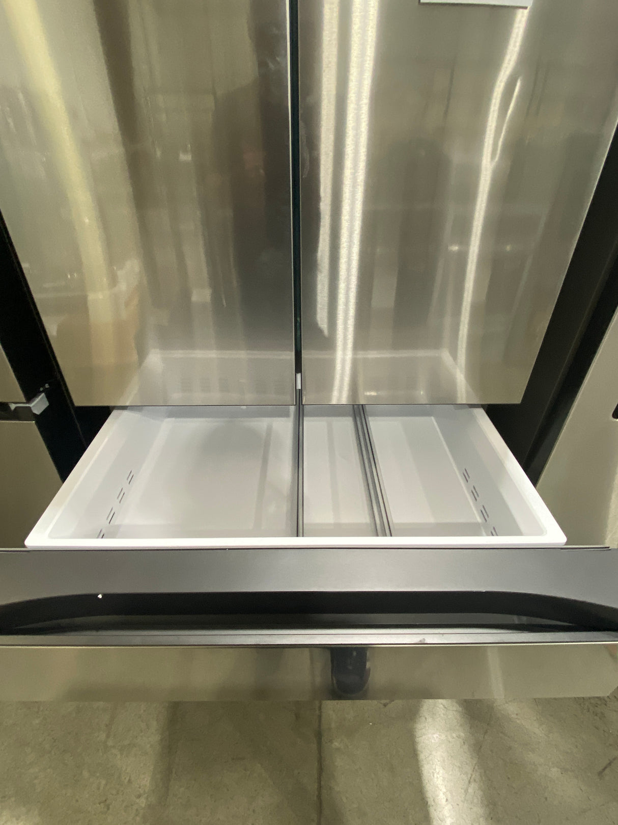 T12ID09 - Samsung RF70F29MERAA 29 cu. ft. 4-Door French Door Refrigerator