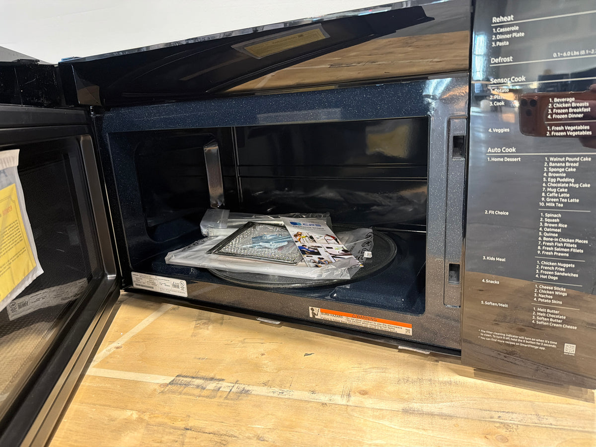 Samsung 2.1 cu ft Bespoke Over-the-Range Microwave White Glass ME21DB630012AA – T2NP15