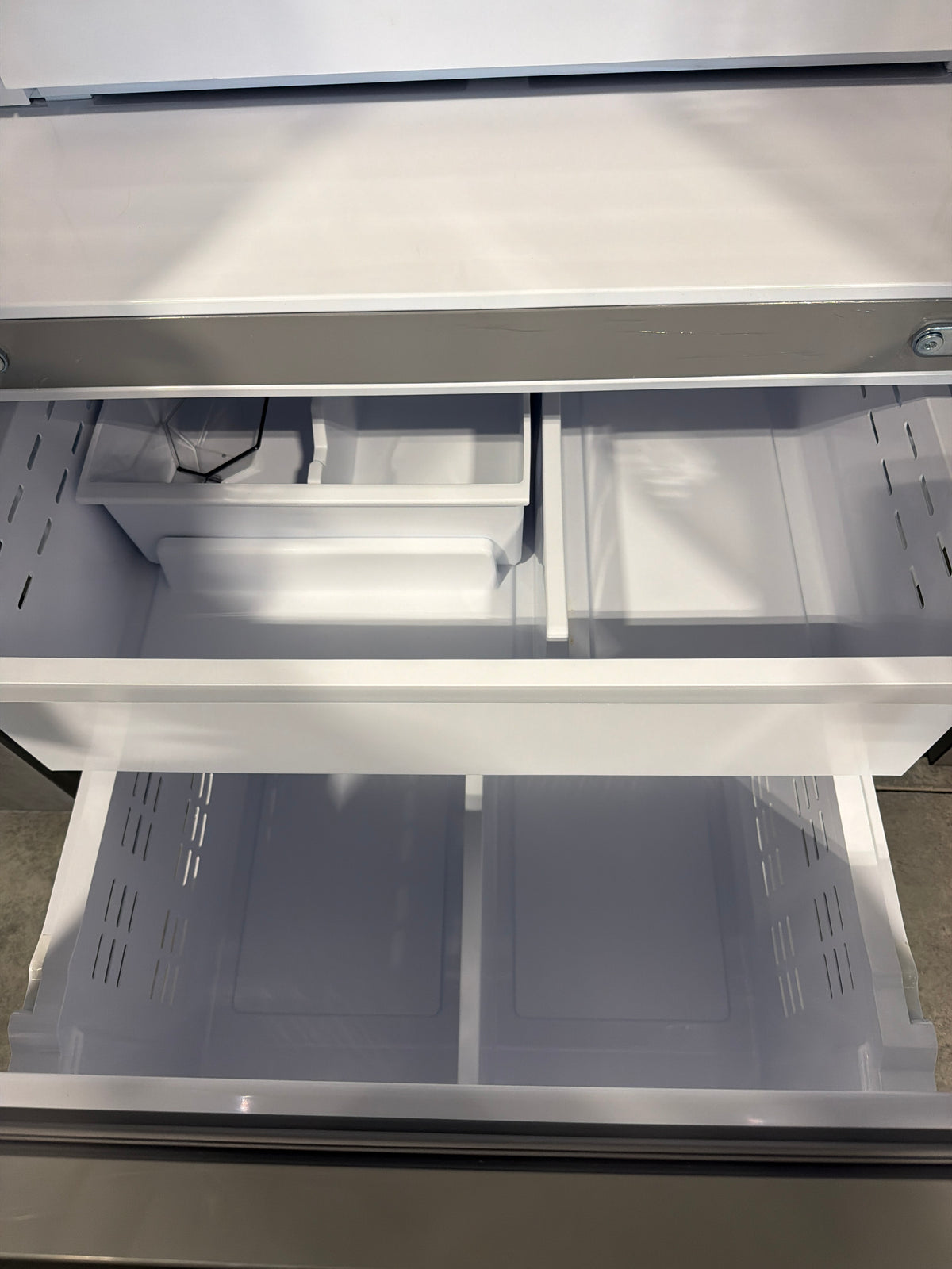 Samsung 25 cu ft French Door Refrigerator with Beverage Center RF25C5551SR/AA – T2NP26