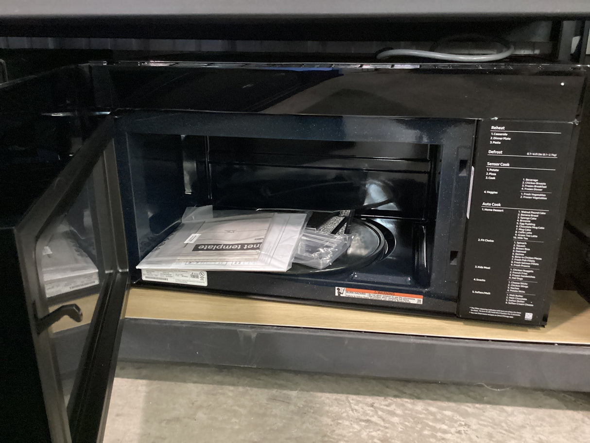 T3ID30 - Samsung - Bespoke 2.1 Cu. Ft. Over-the-Range Microwave with Sensor Cooking and Edge to Edge Glass Display - White Glass ME21DB650012AA