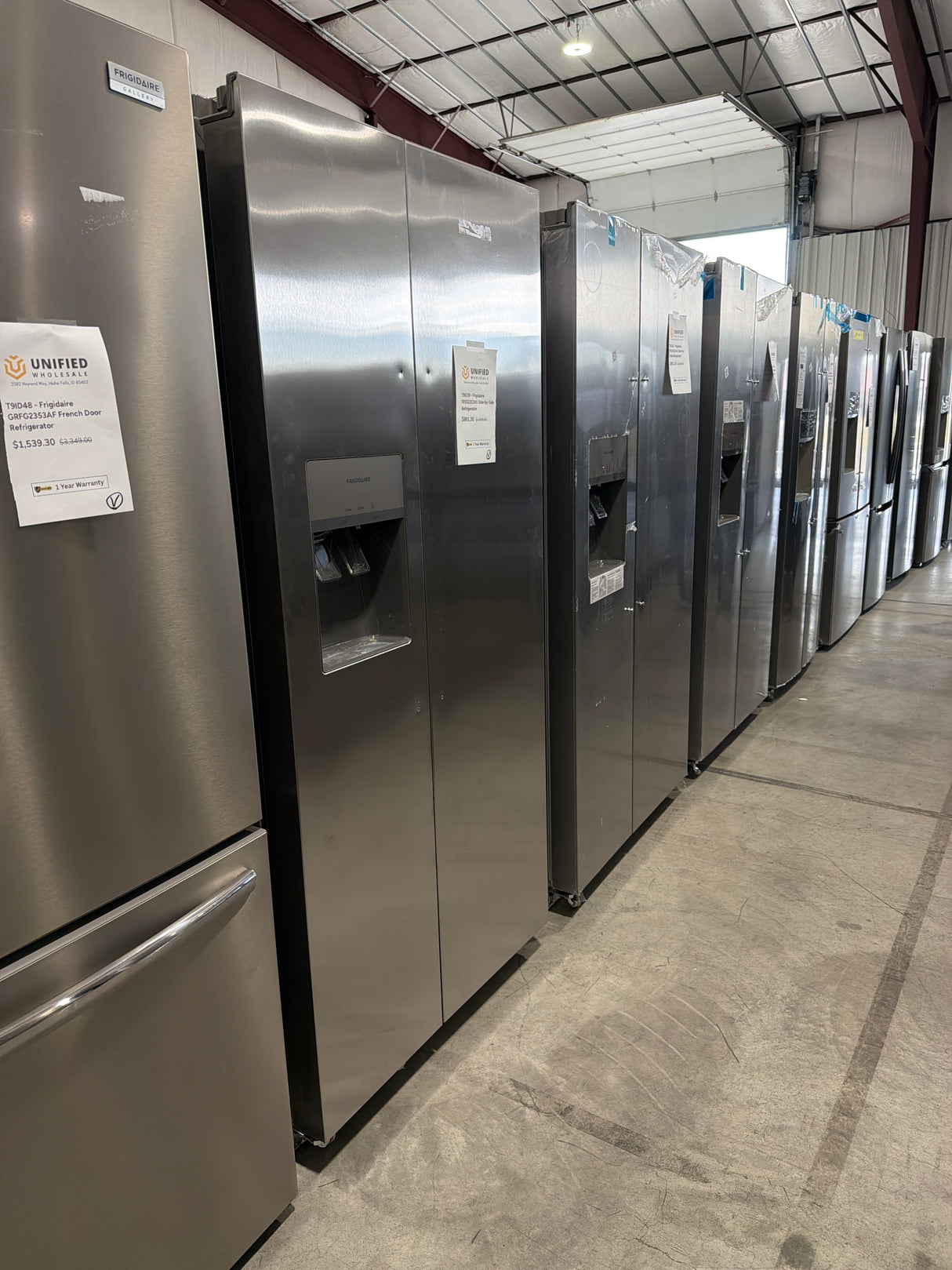 T9ID39 - Frigidaire FRSS2323AS Side-by-Side Refrigerator