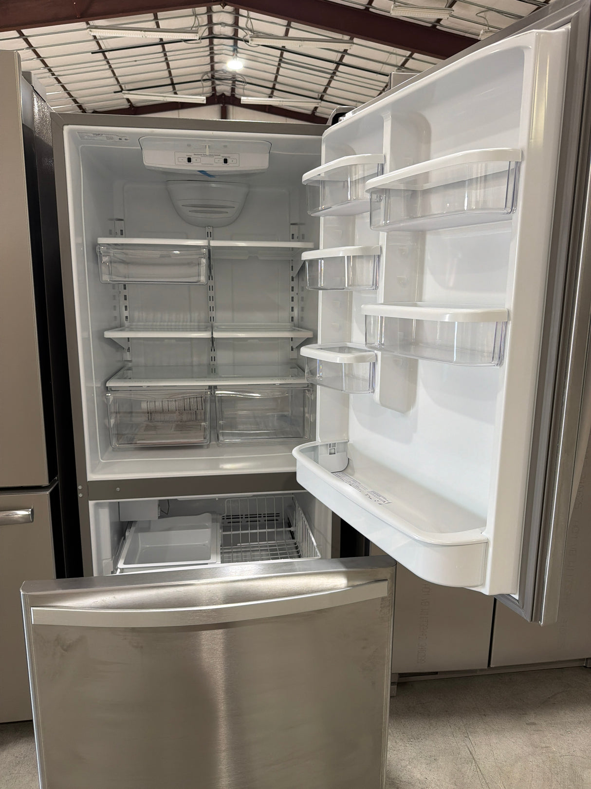 T10ID25 – WRB329DMBM 30-Inch Bottom-Freezer Refrigerator – Whirlpool