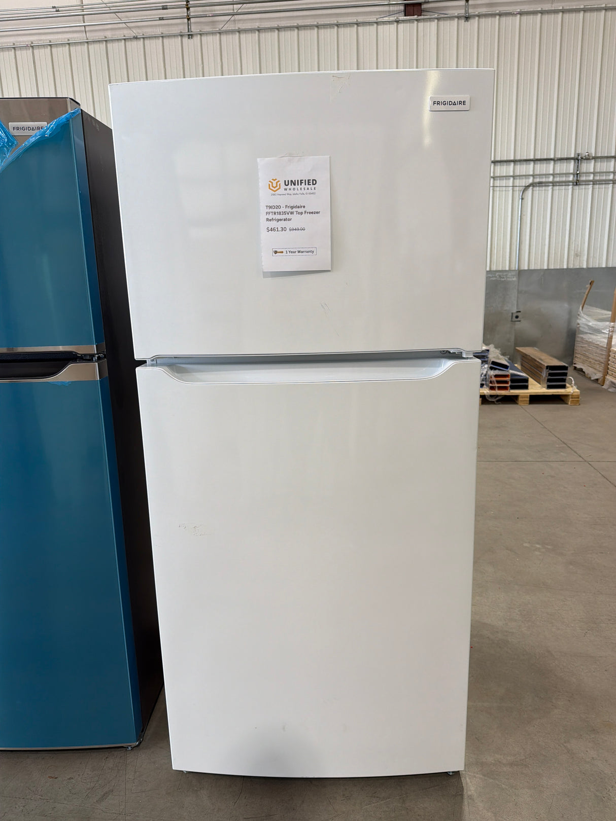 T9ID20 - Frigidaire FFTR1835VW Top Freezer Refrigerator