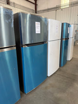 T9ID17 - Frigidaire FFTR1835VS Top Freezer Refrigerator