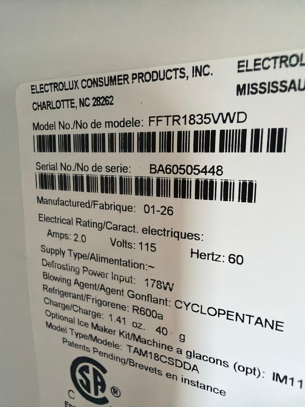T9ID19 - Frigidaire FFTR1835VW Top Freezer Refrigerator