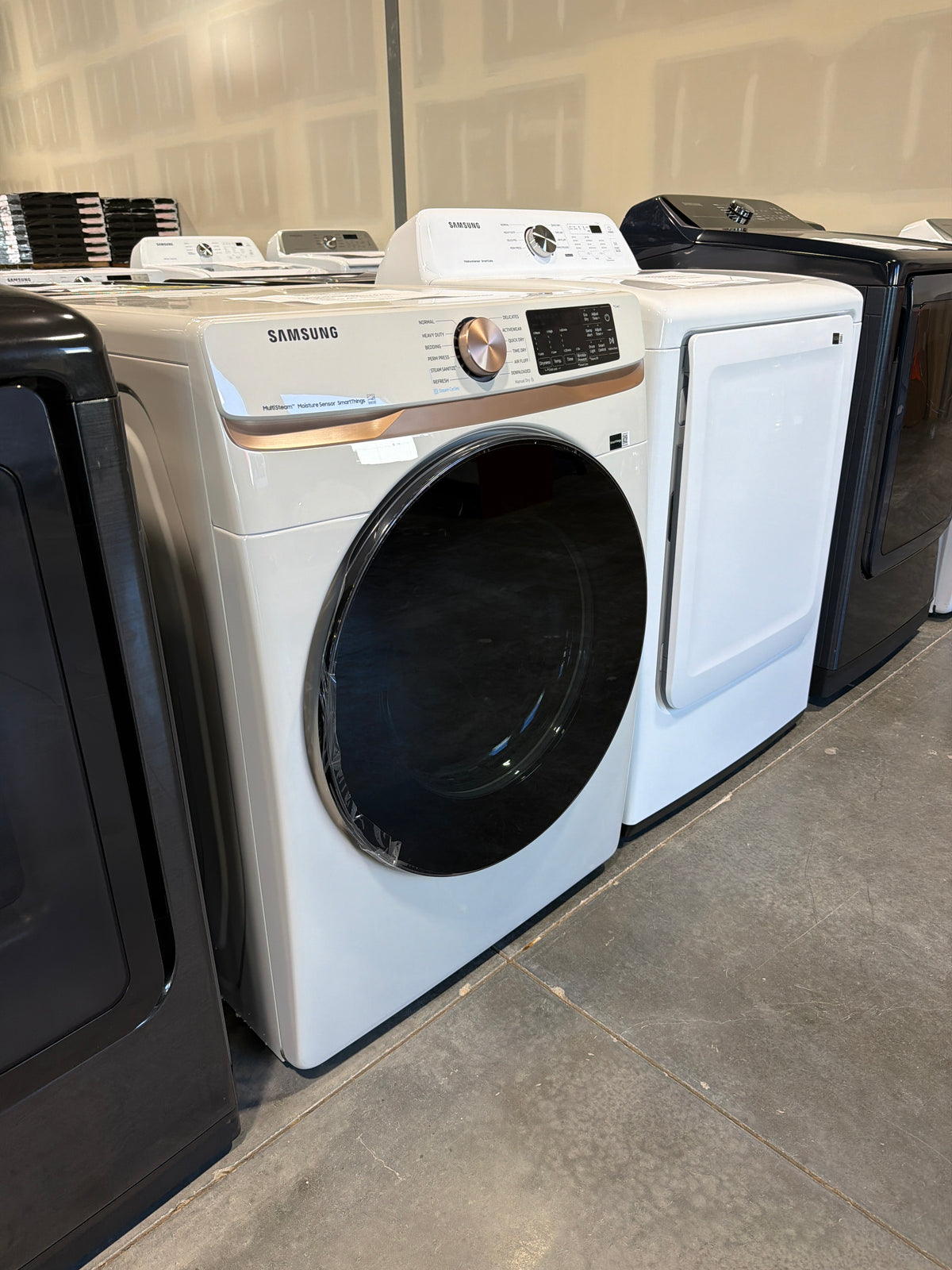 Samsung 7.5 cu ft Smart Electric Dryer with Steam DVE50BG8300EA3 – T2NP08