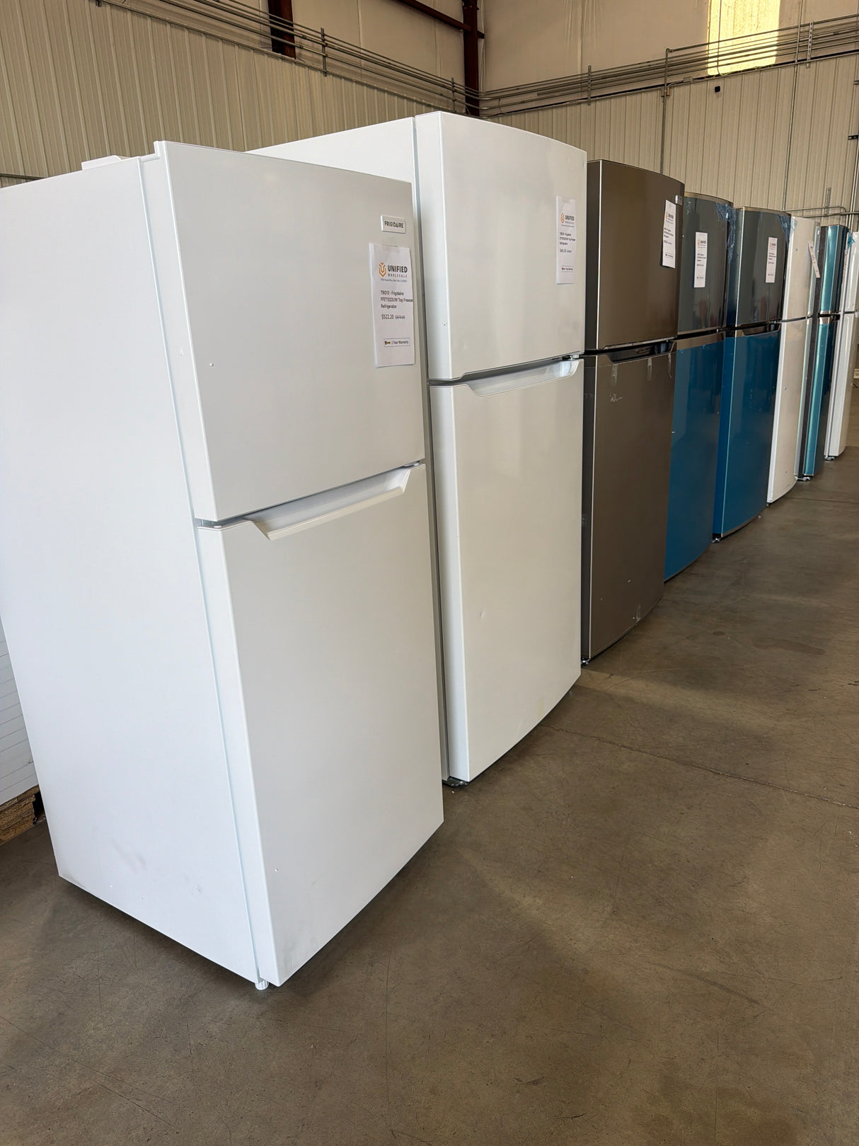 T9ID13 - Frigidaire FFET1222UW Top Freezer Refrigerator