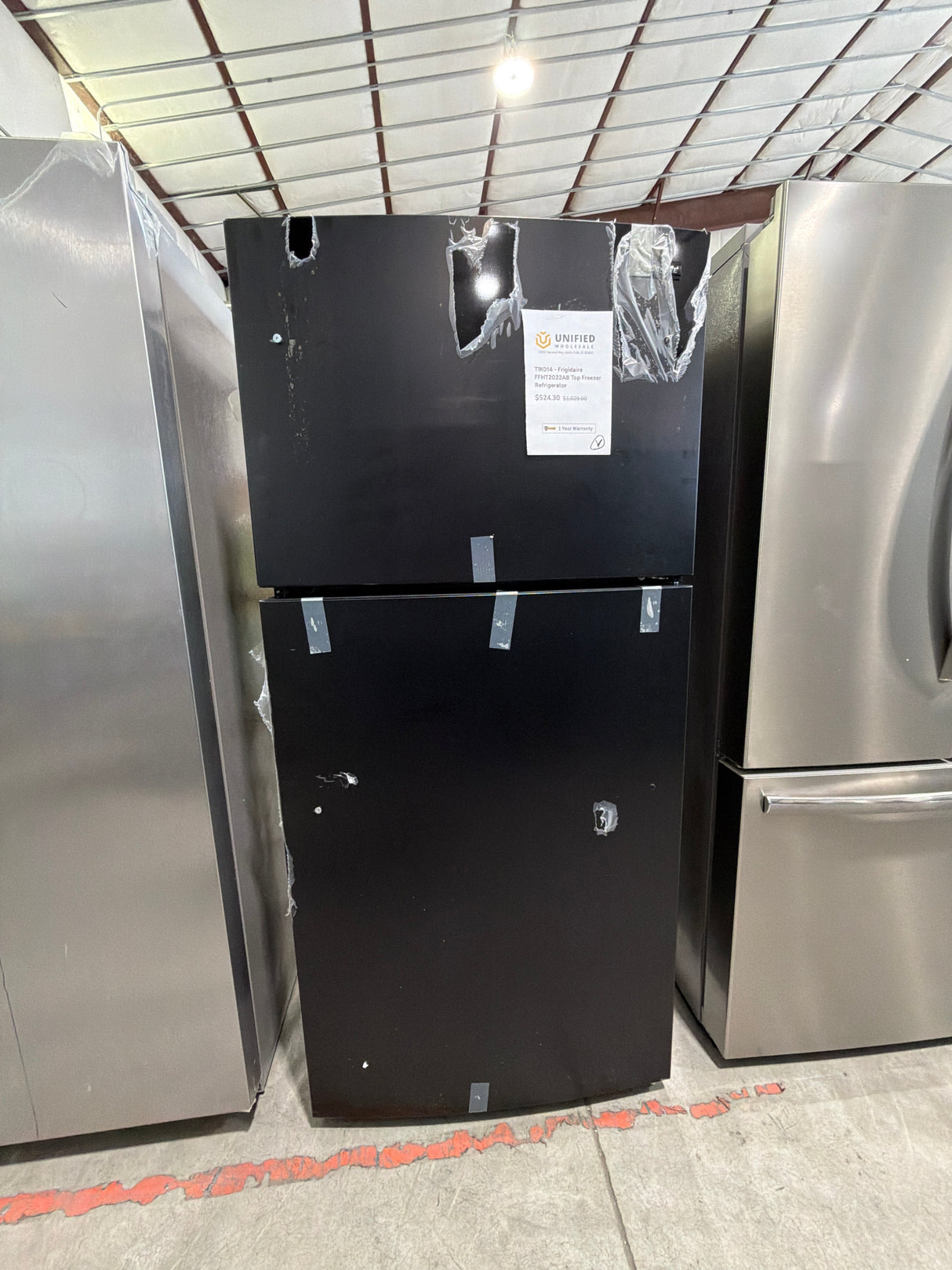 T9ID14 - Frigidaire FFHT2022AB Top Freezer Refrigerator