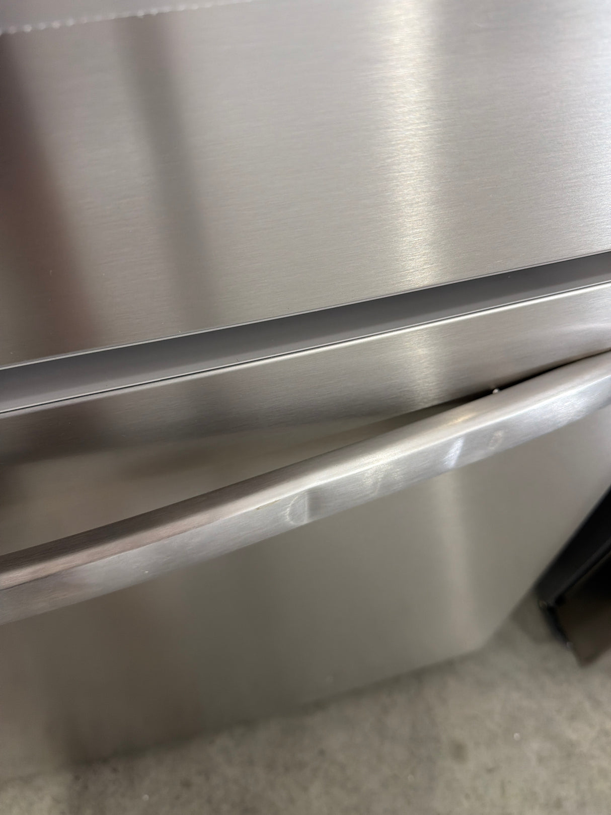 T9ID47 - Frigidaire GRFG2353AF French Door Refrigerator