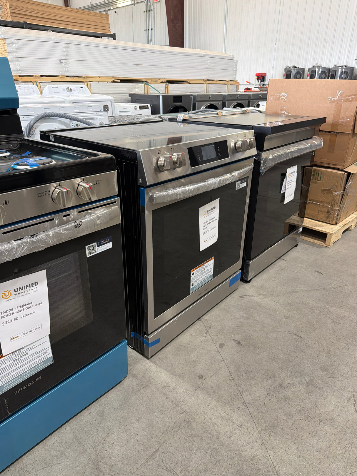 T9ID43 - Frigidaire GCFE3060BF Electric Range