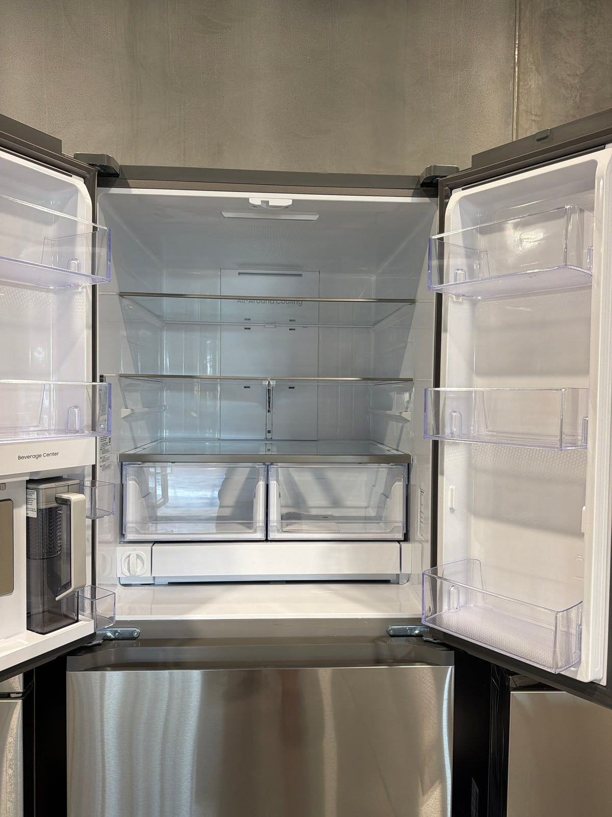 Samsung 25 cu ft French Door Refrigerator with Beverage Center RF25C5551SR/AA – T2NP26