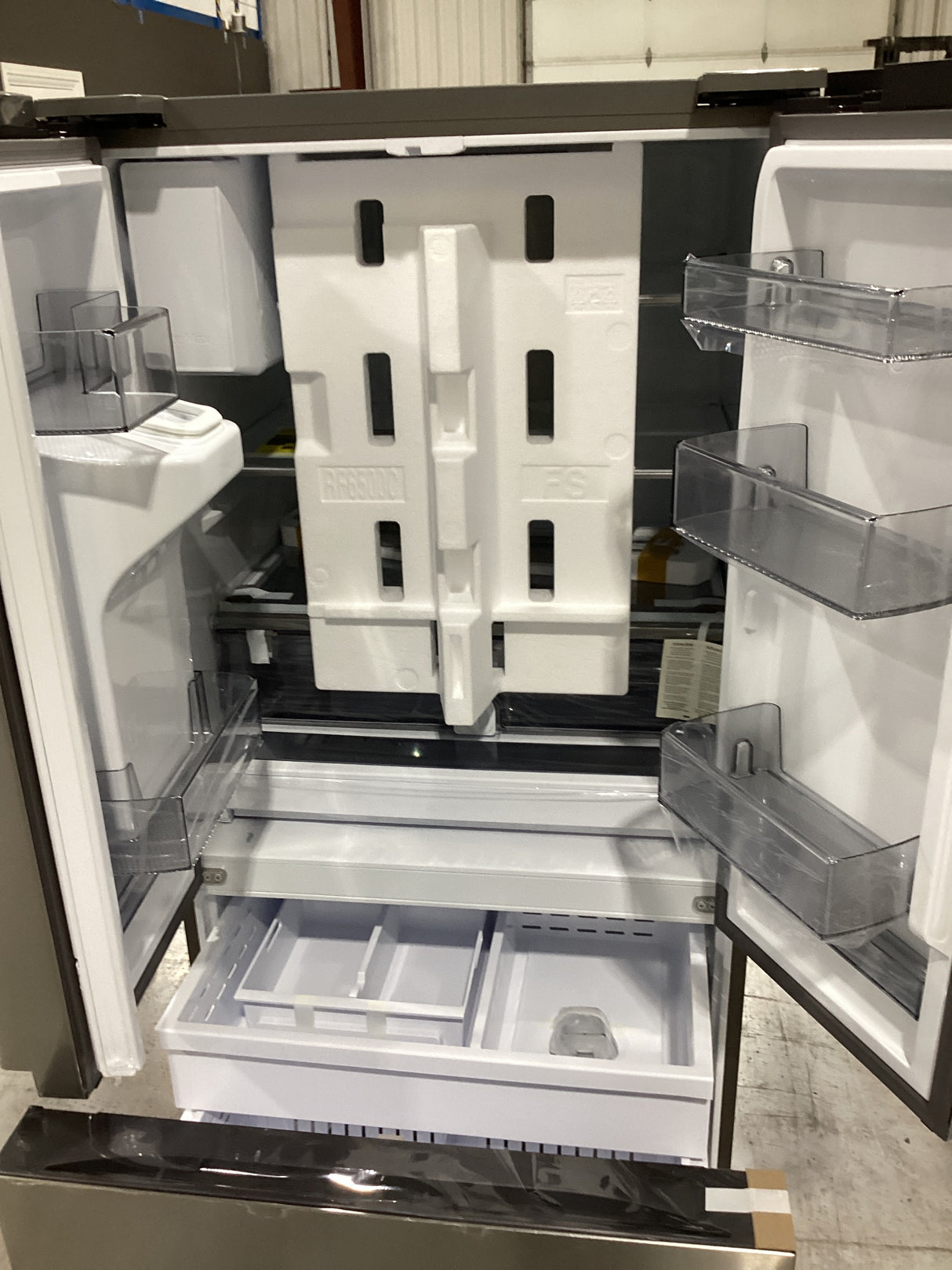 T2ID25 - 36 Inch Smart 3-Door French Door Refrigerator with 30 cu. ft. Total Capacity, Family Hub™, Dual Auto Ice Maker, Slide-In Shelf, Wi-Fi Enabled, RF32CG5900SRAA