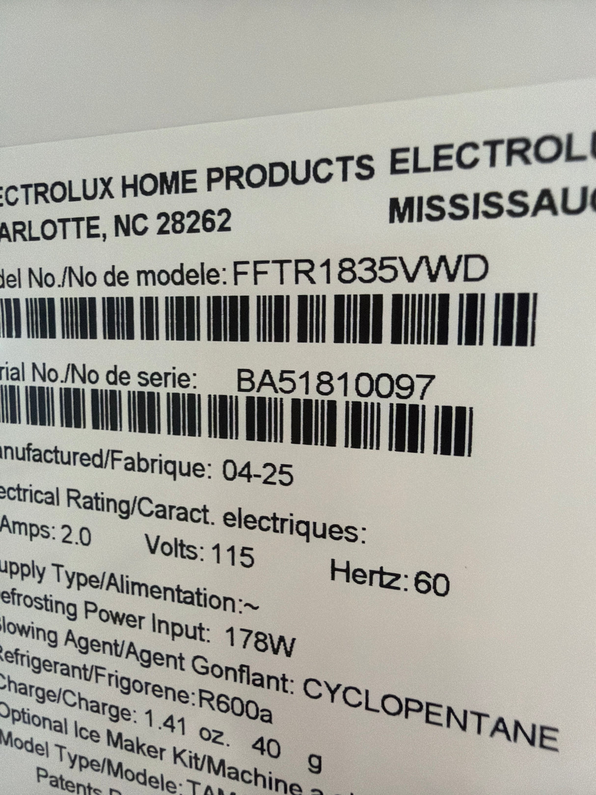 T9ID20 - Frigidaire FFTR1835VW Top Freezer Refrigerator