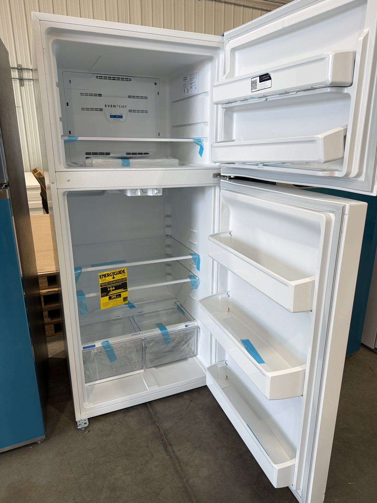 T9ID16 - Frigidaire FFHT2022AW Top Freezer Refrigerator