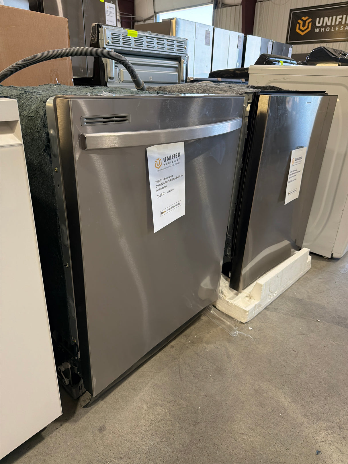 T8ID13 - Samsung DW80CG4021SR/AA Built-In Dishwasher