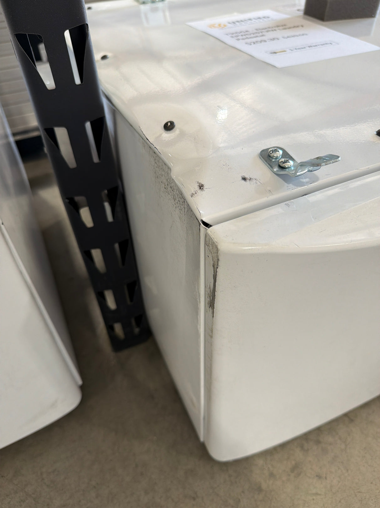 T9ID04 - Electrolux EPWD257UIW Laundry Pedestal
