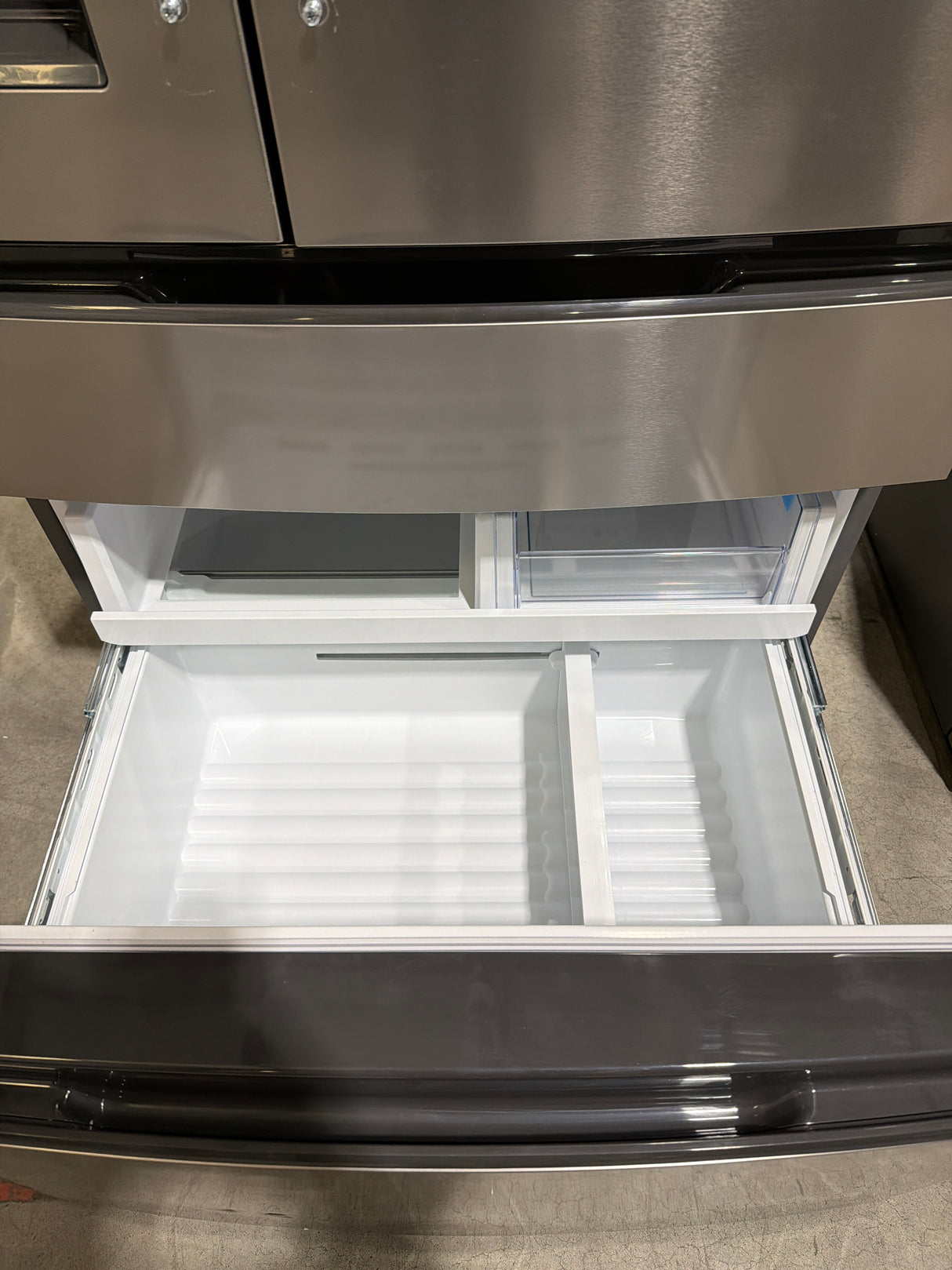 T6ID35 - Frigidaire - 36 in. 26 cu. ft. Standard-Depth 4-Door French Door Refrigerator in Fingerprint-Resistant Stainless Steel Look FRMS274TAV