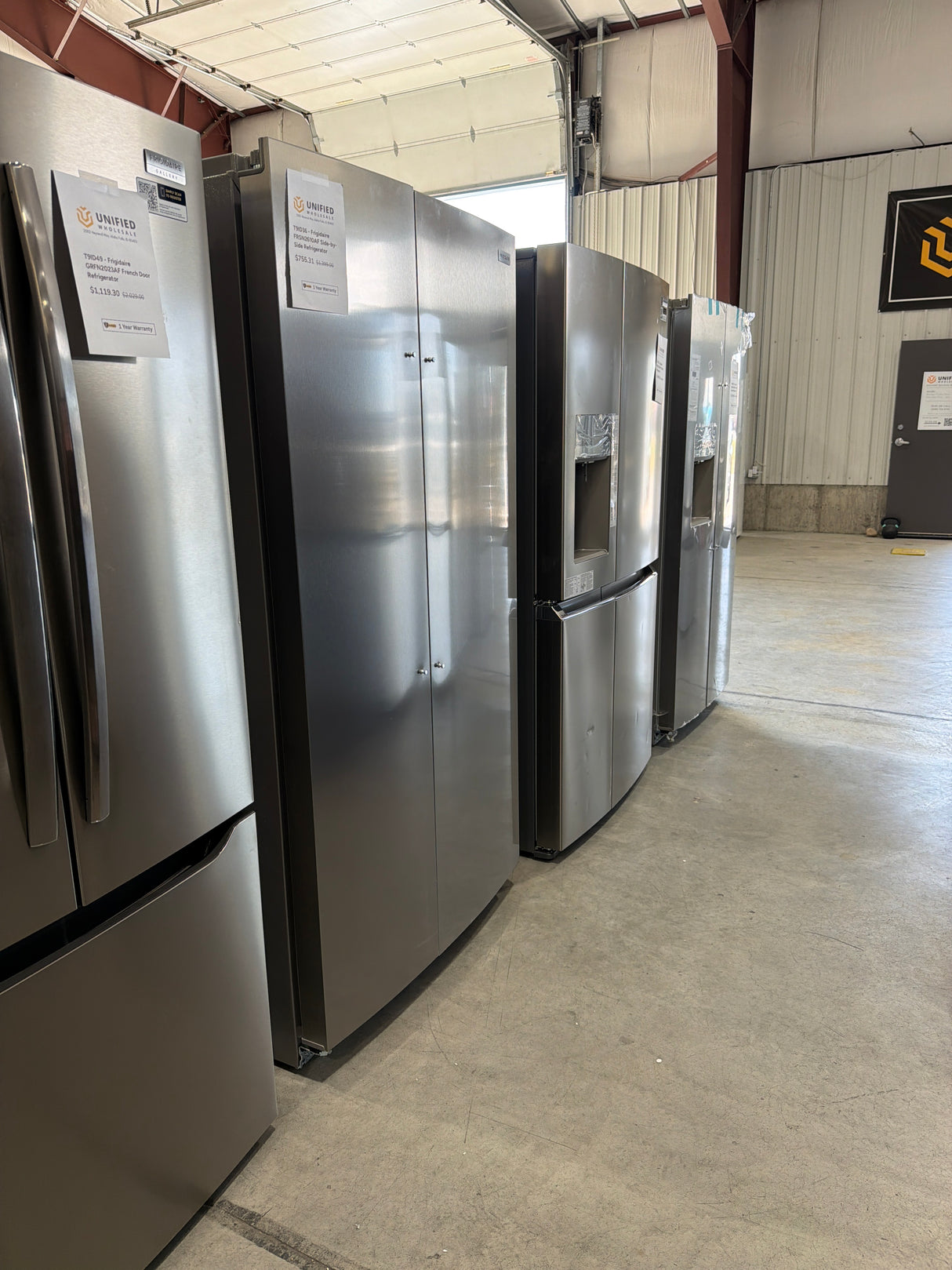 T9ID36 - Frigidaire FRSN2610AF Side-by-Side Refrigerator
