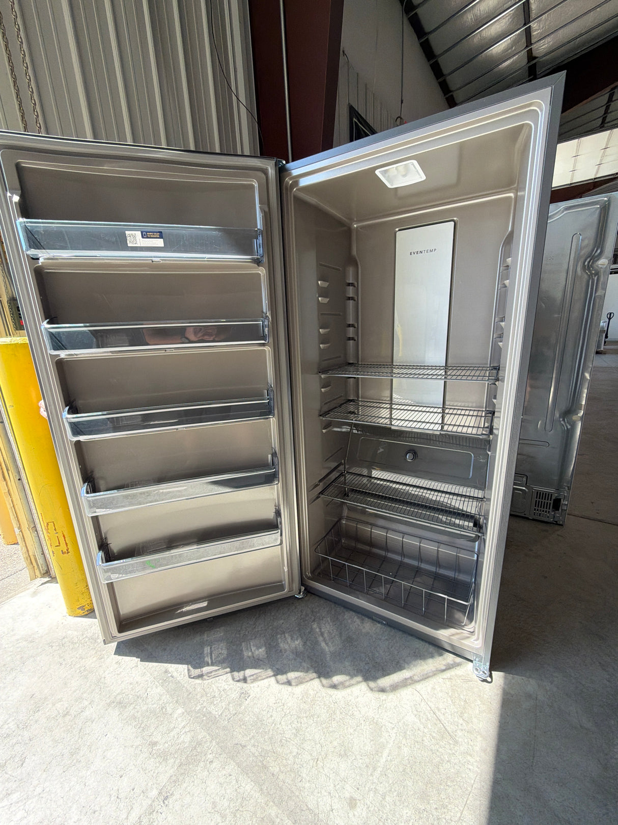 T9ID21 - Frigidaire FFUE2022AF Upright Freezer