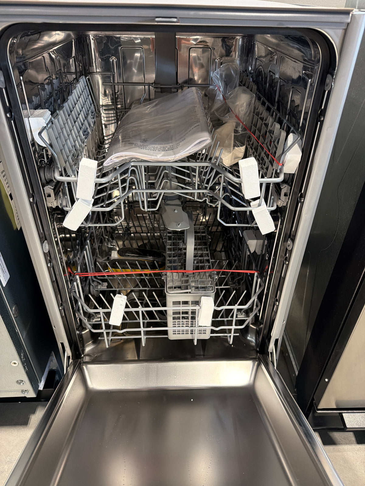 Whirlpool 18 in. Stainless Steel Dishwasher WDFS5118SS – T1NP03