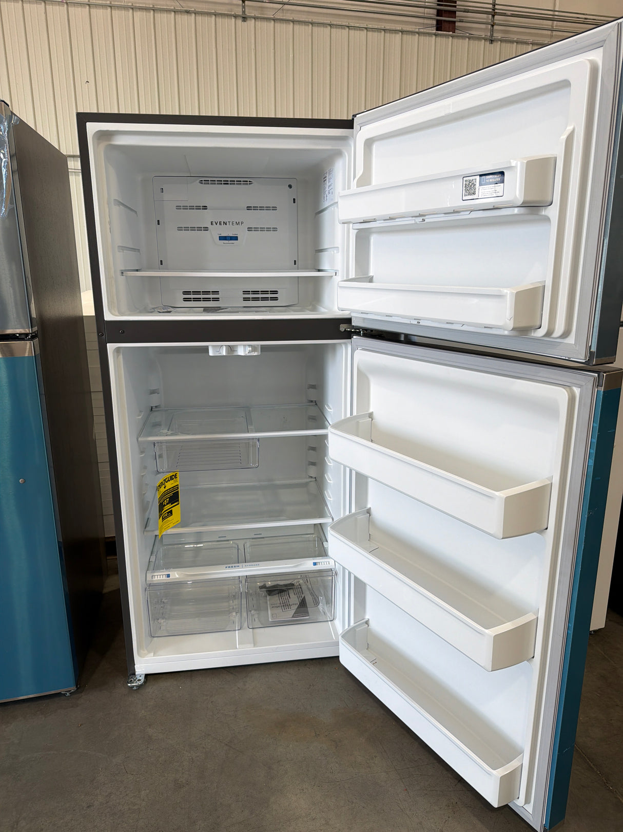 T9ID17 - Frigidaire FFTR1835VS Top Freezer Refrigerator