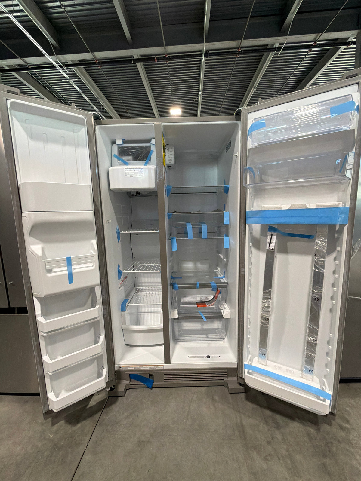 Whirlpool 24.6 cu ft Side-by-Side Refrigerator WRS315SDHM - scratch and dent, Nampa ID (photo 4)