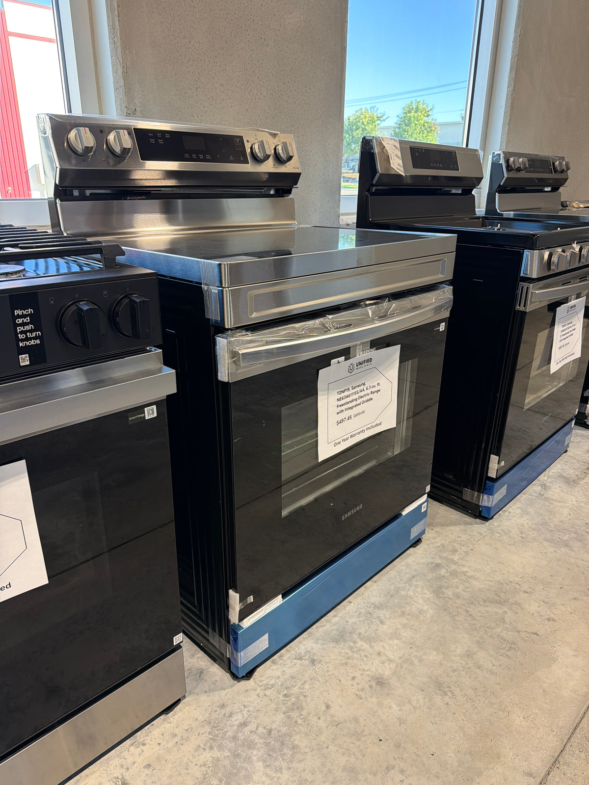 Samsung 6.3 cu ft Freestanding Electric Range with Griddle NE63A6111SS/AA – T2NP19