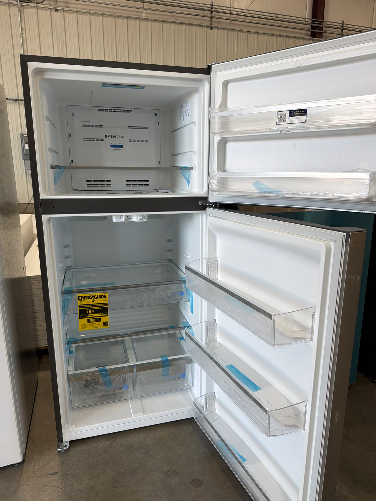 T9ID56 - Frigidaire GRTE2055AF Top Freezer Refrigerator