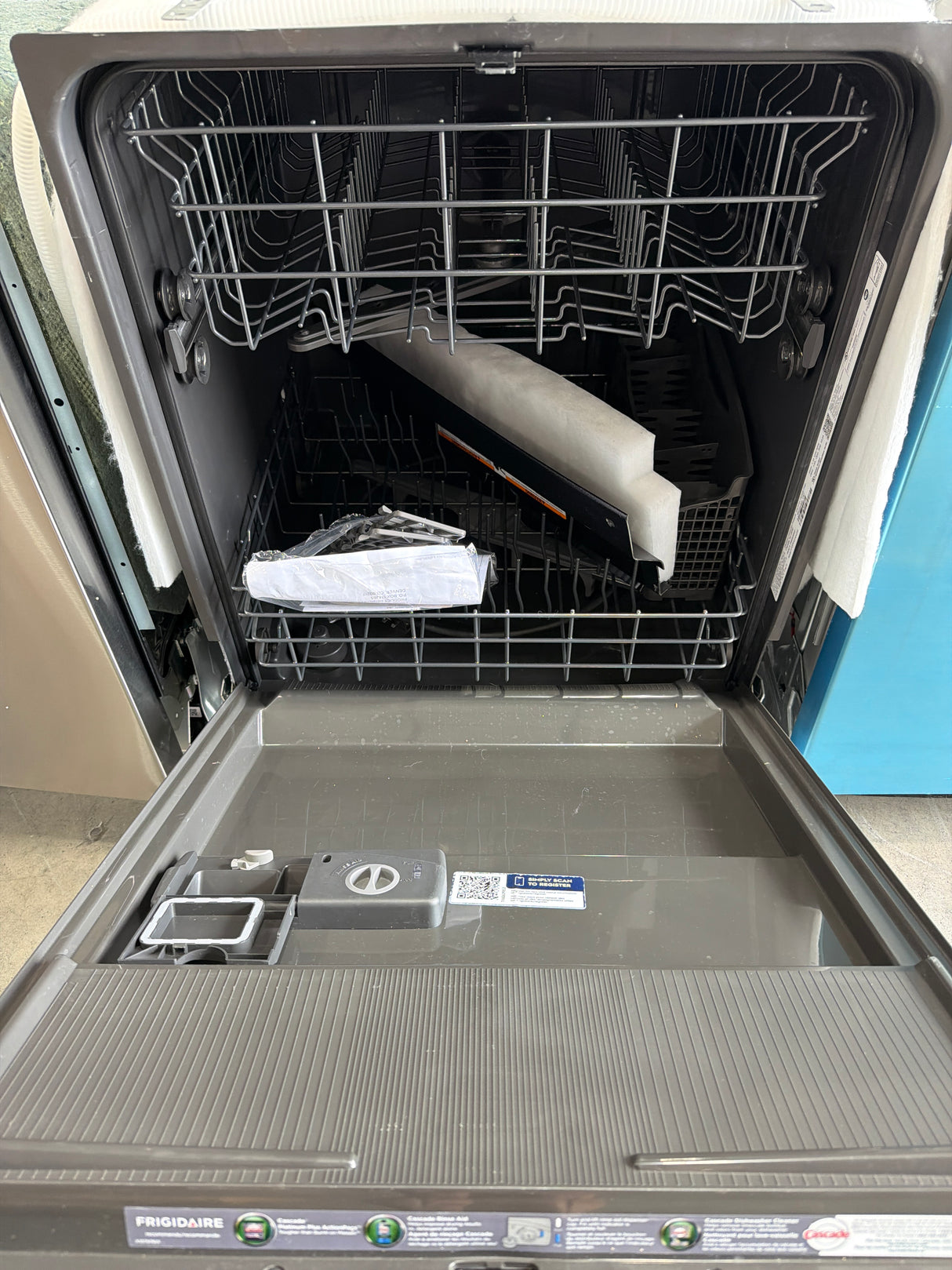 T9ID11 - Frigidaire FDPH4316AS Built-In Dishwasher