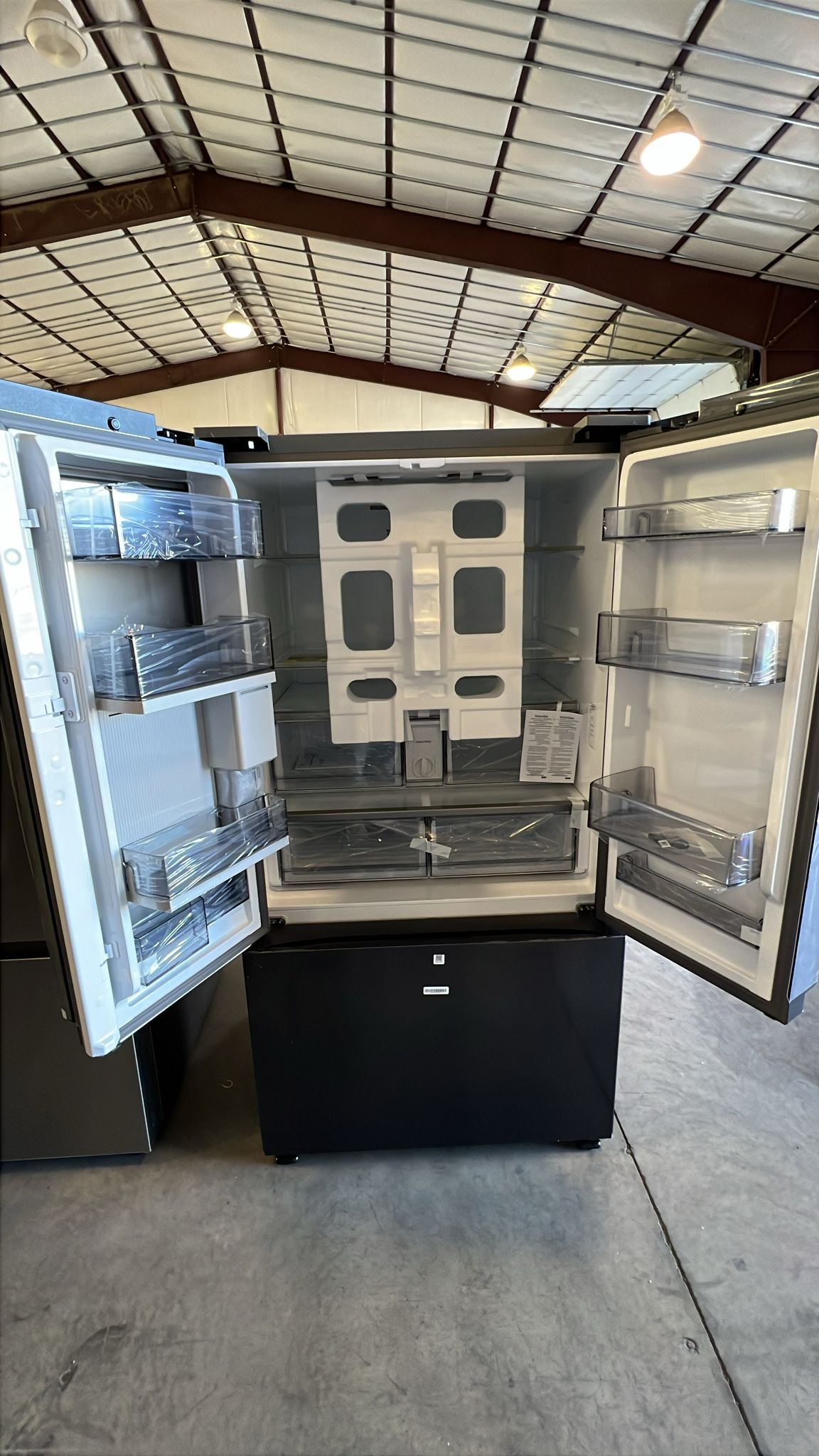 RF30BB6600APAA SAMSUNG Bespoke 30 cu. ft. 3-Door French Door Smart Refrigerator with Beverage Center, Standard Depth T2ID36