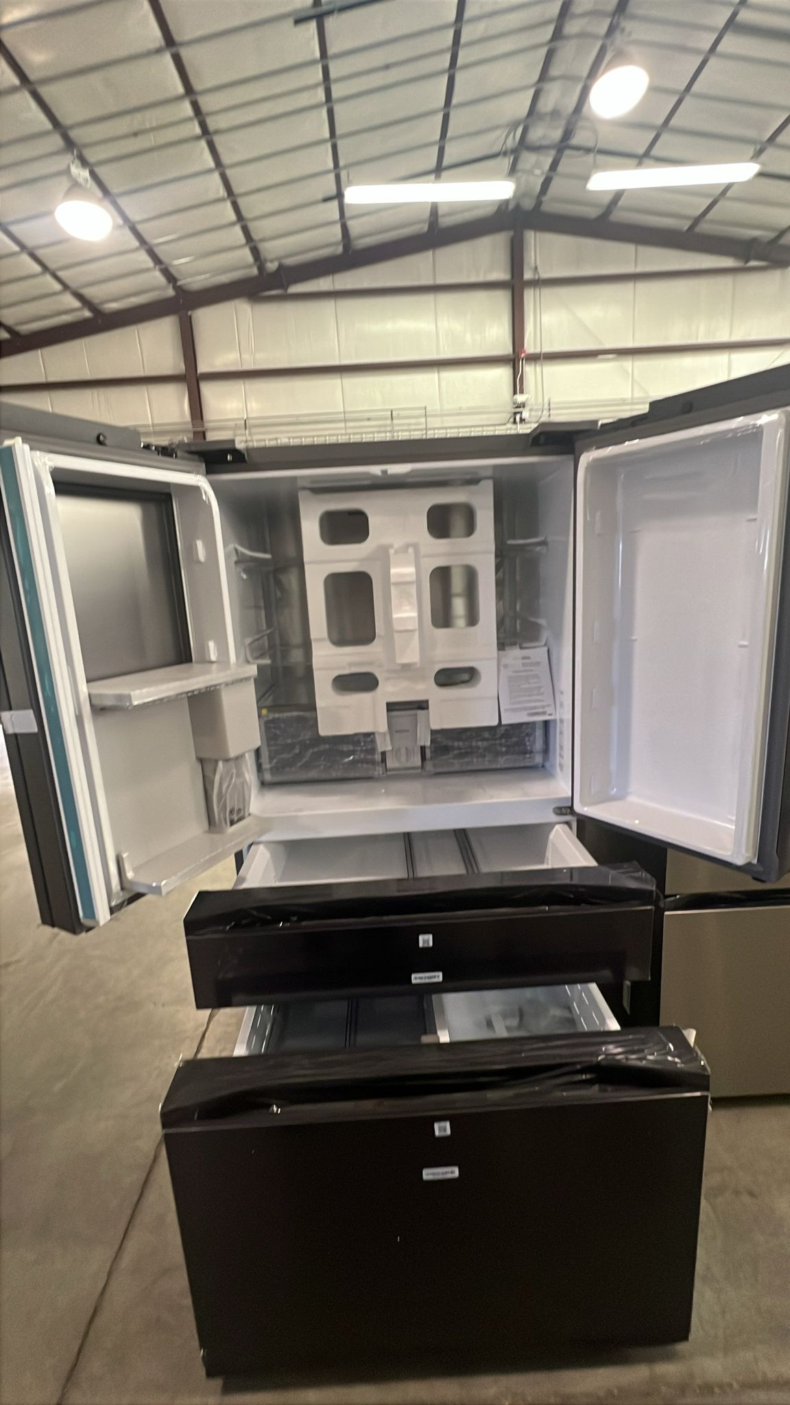 RF29BB8600APAA SAMSUNG Bespoke 29 cu. ft. Customizable 4-Door French Door Smart Refrigerator, Standard Depth T2ID34